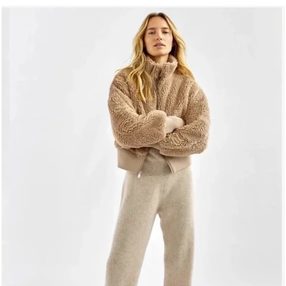 Aritzia Antic Teddy Sherpa Bomber Jacket
By The Group Babaton - Picture 4 of 9